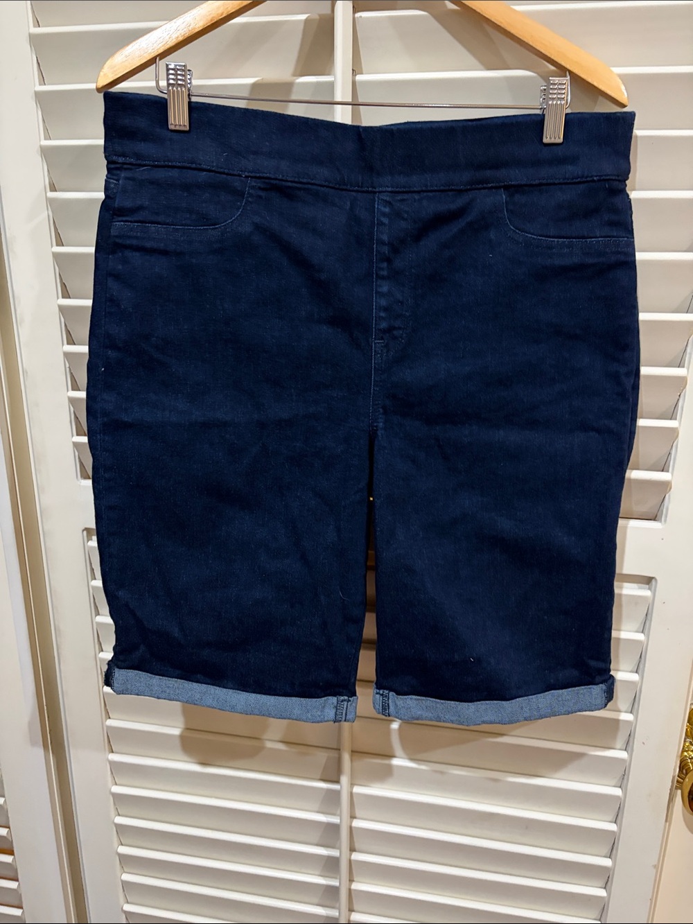 NYDJ Navy Blue Stretch Jegging Bermuda Shorts. Size 14